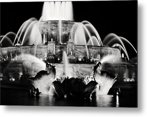 Buckingham Fountain Metal Print featuring the photograph Buckingham Fountain at Night #1 by Laura Kinker