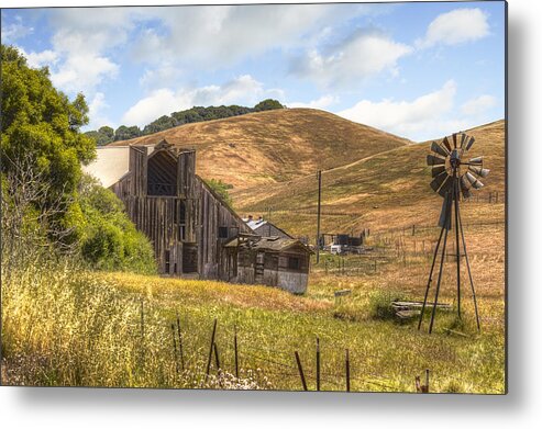 Gray Metal Print featuring the photograph Old Barn #1 by Bruce Bottomley