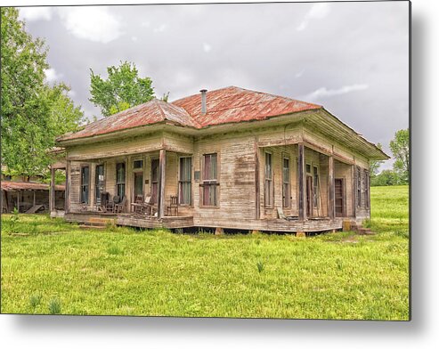 Arkansas Back Road Metal Print featuring the photograph Arkansas Roadside House by Victor Culpepper