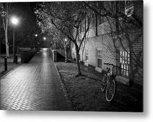 William And Mary Metal Print featuring the photograph A Campus Scene by Rachel Morrison