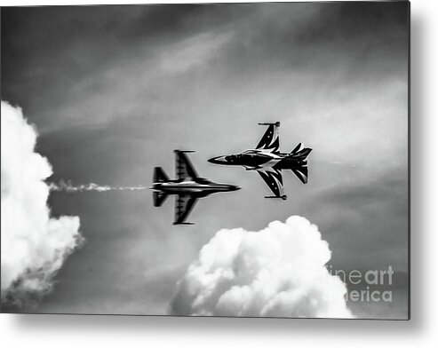 T-50b Metal Print featuring the photograph Belly Pass by Ray Shiu