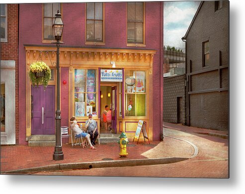 Annapolis Metal Print featuring the photograph City - Annapolis MD - Tutti Fruitti Couples by Mike Savad