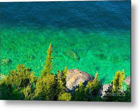 Bruce Peninsula Metal Print featuring the photograph Clear waters of Georgian Bay by Les Palenik