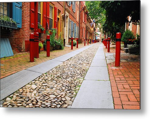 Philadelphia Metal Print featuring the photograph Elfreth Alley by James Kirkikis