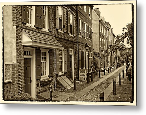 Philadelphia Metal Print featuring the photograph Elfreths Alley by Jack Paolini