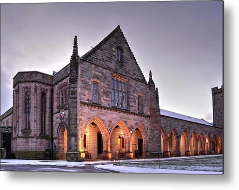 King's College Metal Print featuring the photograph Elphinstone Hall - University of Aberdeen by Veli Bariskan