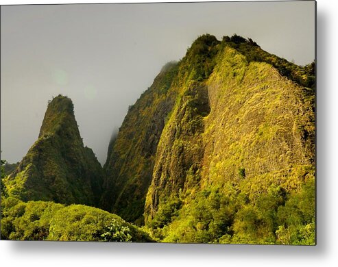 Maui Metal Print featuring the photograph Iao Needle and Mountain by Richard Omura