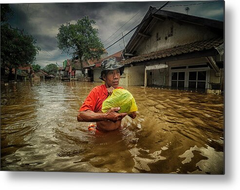 Documentary Metal Print featuring the photograph In The Middle Of The Flood by Ujang Ubed