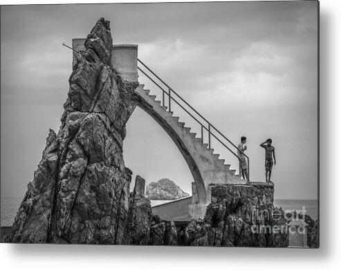 El Clavadista Metal Print featuring the photograph Mazatlan Cliff Divers by Amy Fearn