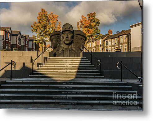 Bargoed Miners Metal Print featuring the photograph Miners In The Autumn 2 by Steve Purnell