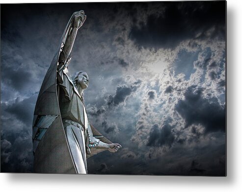 Sculpture Metal Print featuring the photograph Native American Woman Dignity Sculpture by Randall Nyhof