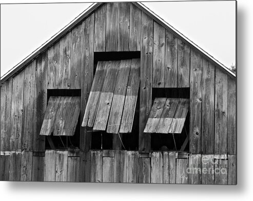 Tobacco Barn Metal Print featuring the photograph Tobacco Barn by Jim Gillen