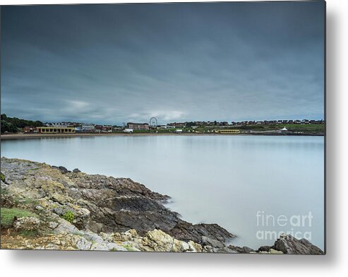 Barry Island Metal Print featuring the photograph Two Minutes At Barry Island by Steve Purnell