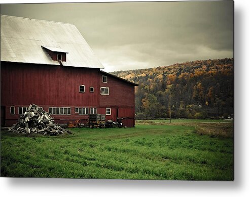 Vermont Metal Print featuring the photograph Vermont Barn by Mandy Wiltse
