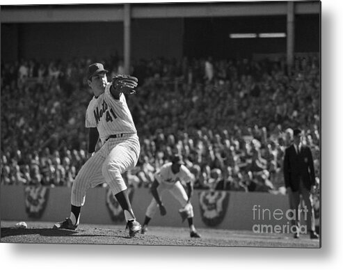 Tom Seaver Metal Print featuring the photograph Tom Seaver Pitching #1 by Bettmann