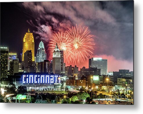 Cincinnati Metal Print featuring the photograph 2017 Cincinnati Ohio WEBN Fireworks Skyline by Dave Morgan