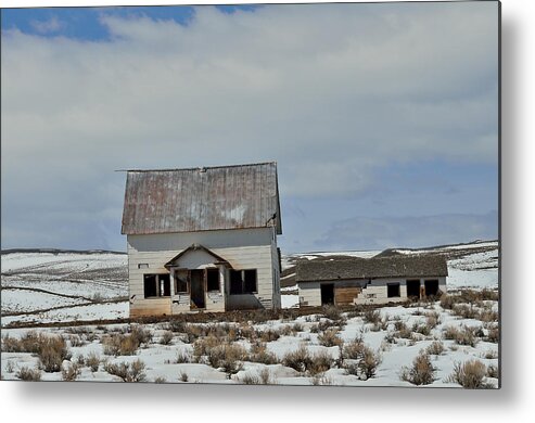 House Metal Print featuring the photograph Disused And Unloved by Kae Cheatham