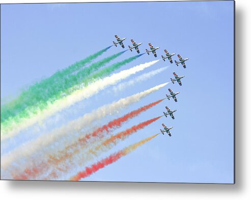 In A Row Metal Print featuring the photograph Frecce Tricolori Performance by Ph.antonio Pulizzi