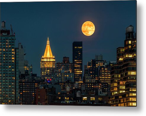 Nyc Skyline Metal Print featuring the photograph NY Life Building Full Moon by Susan Candelario