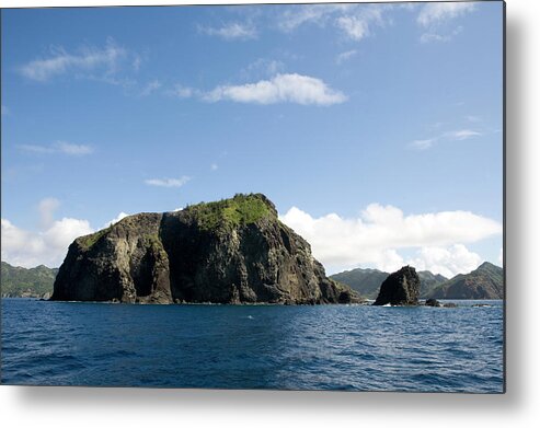 Seascape Metal Print featuring the photograph Rocky Island by Junko Takahashi/a.collectionrf
