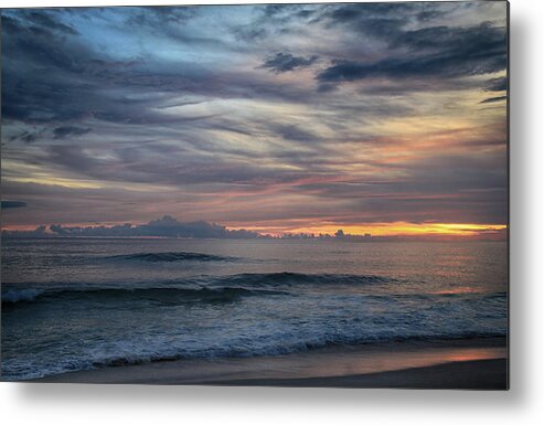 Oahu Metal Print featuring the photograph Splendor Before the Dark by Laurie Search