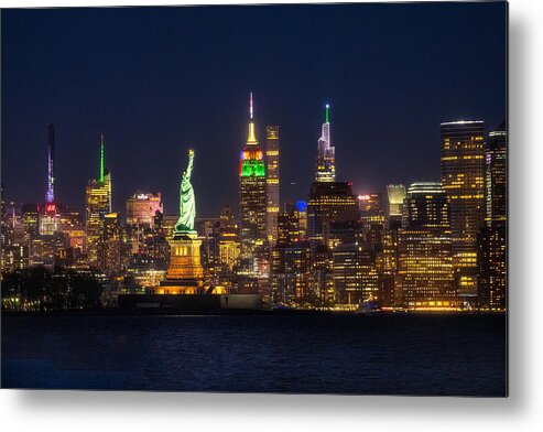 New York Skyline Metal Print featuring the photograph Statue Of Liberty by Ken Liang
