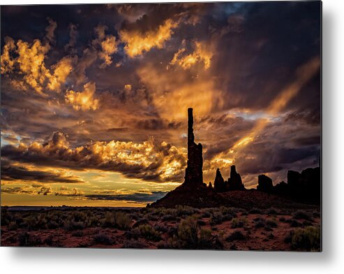 Monument Valley Metal Print featuring the photograph Totem Pole Dawn by William Christiansen