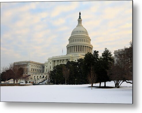 Dawn Metal Print featuring the photograph Us Capital by Tongshan