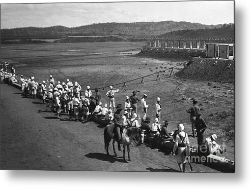 People Metal Print featuring the photograph U.s. Troops At Target Practice In Cuba by Bettmann