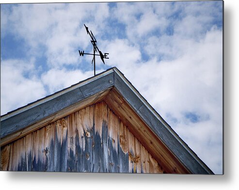 Barn Metal Print featuring the photograph Weathered barn by Phil Cardamone