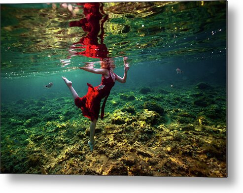 Underwater Metal Print featuring the photograph Dancing by Gemma Silvestre