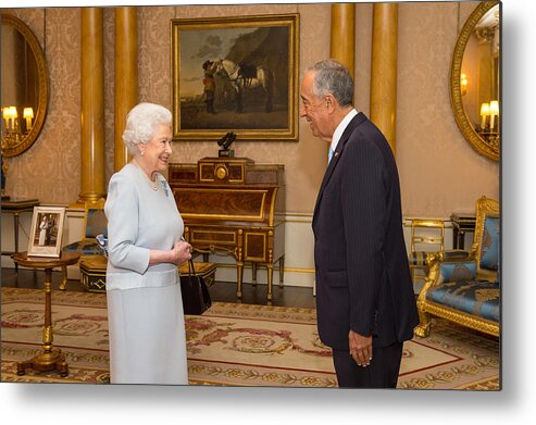 People Metal Print featuring the photograph Queen Elizabeth II Meets President of Portugal by WPA Pool