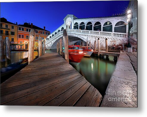 Rialto Metal Print featuring the photograph Rialto bridge at night by The P