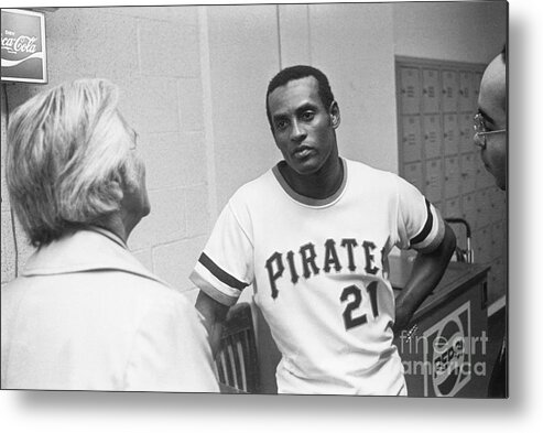 People Metal Print featuring the photograph Roberto Clemente by Morris Berman