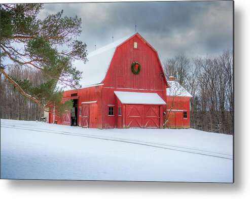 Barn Metal Print featuring the photograph Wreath On A Barn by Guy Whiteley