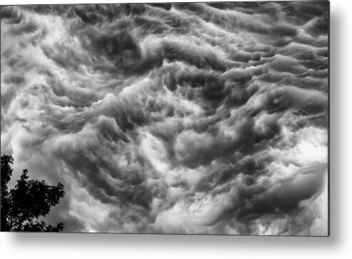 Storm Clouds Metal Print featuring the photograph No where to go by Charles McCleanon