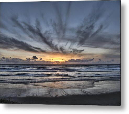 Oregon Metal Print featuring the photograph A Simple Sunset by HW Kateley
