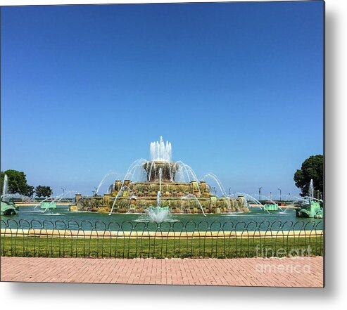 Buckingham Fountain Metal Print featuring the photograph Buckingham Fountain by David Levin