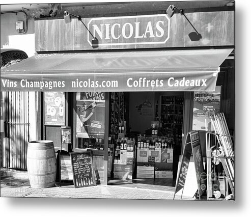 France Metal Print featuring the photograph Nicolas Wine, Coffret, Cadeaux, Vins Store France BW by Chuck Kuhn