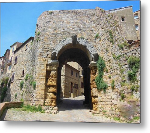 Volterra Metal Print featuring the photograph Porta all' Arco Volterra by Marilyn Dunlap