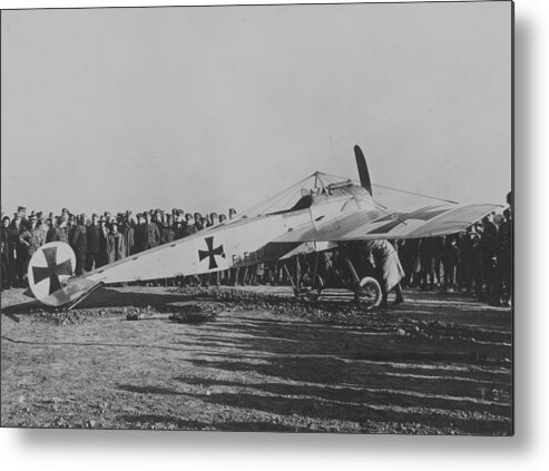 Crowd Metal Print featuring the photograph Fokker E-iii by Hulton Archive