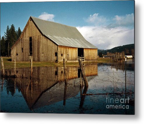 Old Barn Metal Print featuring the photograph Old Barn by Cindy Murphy