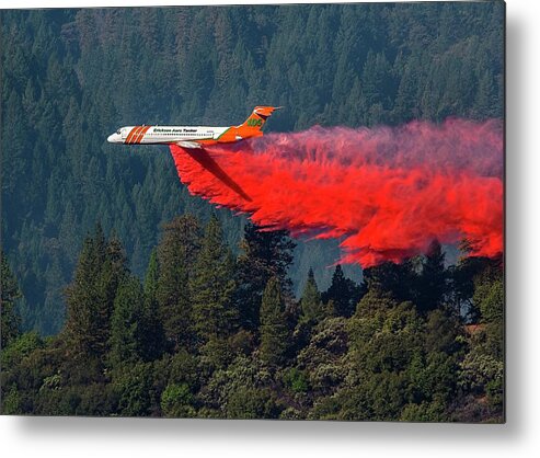 Aircraft Metal Print featuring the photograph Aircraft Releases Fire Retardant Over Forest Fire by Tony & Daphne Hallas/science Photo Library