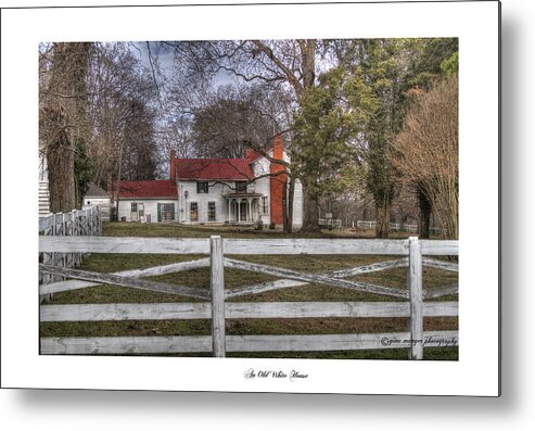 Brentwood Tn Metal Print featuring the photograph An Old White House by Gina Munger