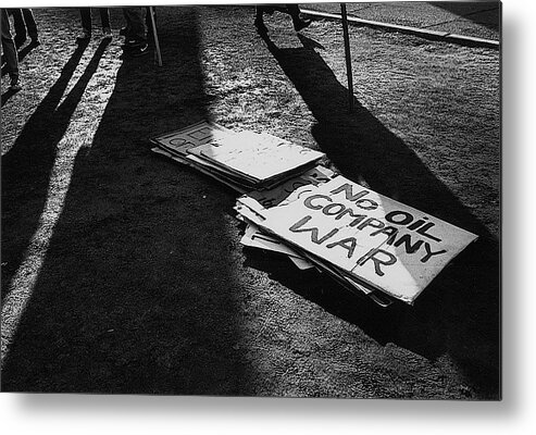 No Oil Company War Sign University Of Arizona Tucson 1991 Black And White Metal Print featuring the photograph No Oil Company War sign University of Arizona Tucson 1991 Black and white by David Lee Guss