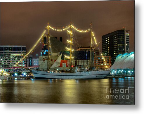 Baltimore Metal Print featuring the photograph ARC Gloria 4 by Mark Dodd