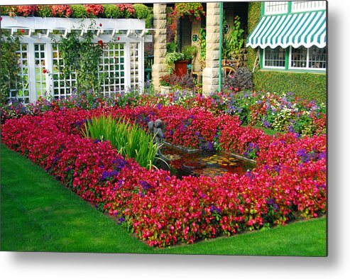 Gardens Metal Print featuring the photograph Dining Room Garden by Lynn Bauer