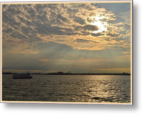 Evening Metal Print featuring the photograph A evening with Hudson River by Sonali Gangane