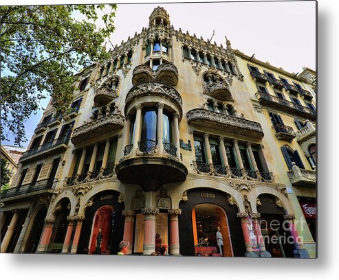  Barcelona Metal Print featuring the photograph Barcelona Architecture Loewe Building by Chuck Kuhn