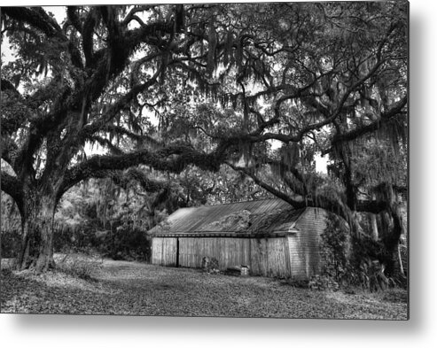 Plantation Metal Print featuring the photograph Old Barn by Andreas Freund